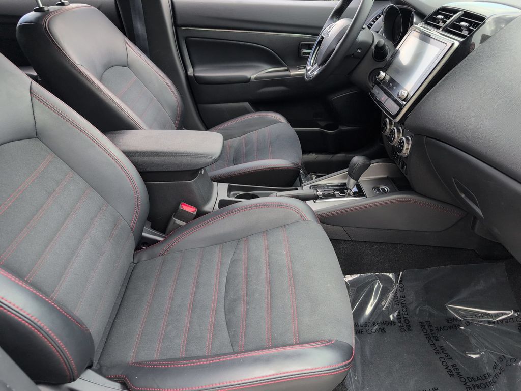 Thumbnail: 2025 Mitsubishi Outlander Sport - 30