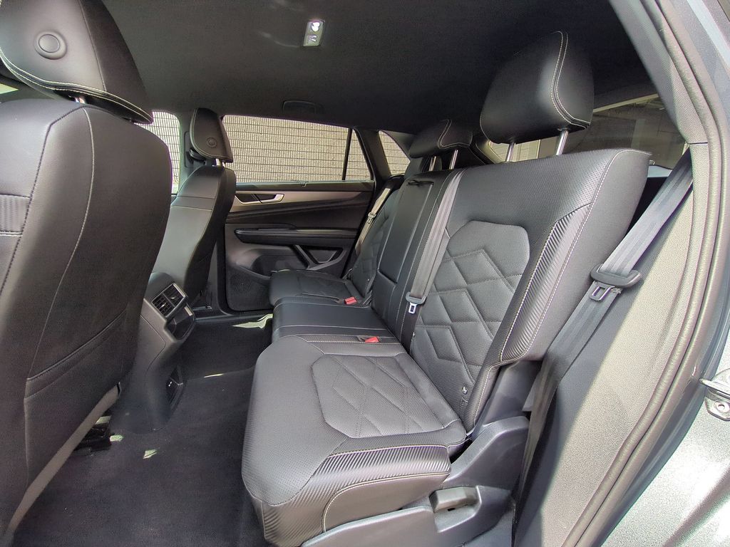 2025 Volkswagen Atlas Cross Sport SE w/Tech - Photo 24