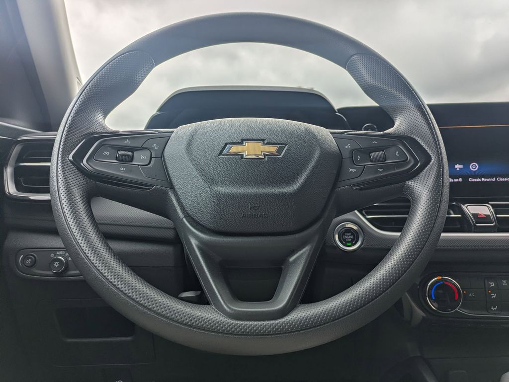 Thumbnail: 2025 Chevrolet TrailBlazer - 21