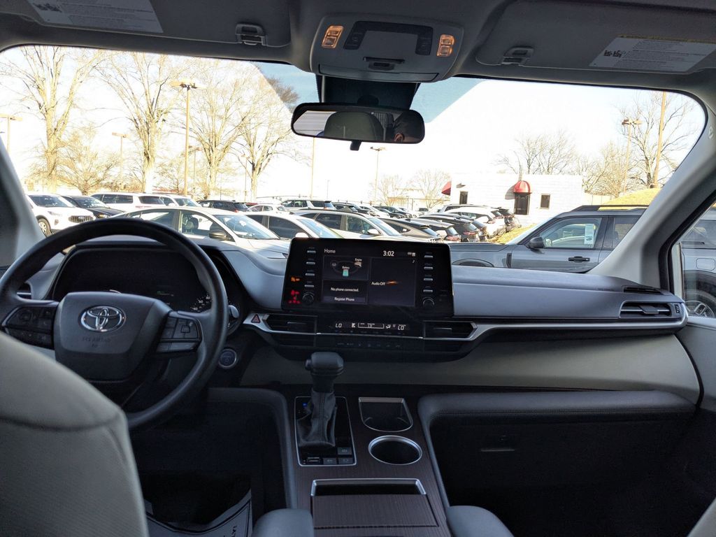Thumbnail: 2024 Toyota Sienna - 24