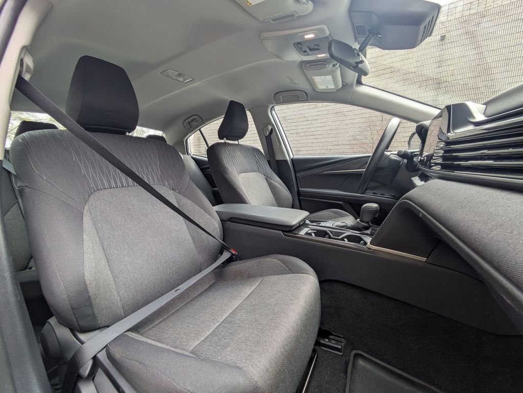 Thumbnail: 2025 Toyota Camry - 31