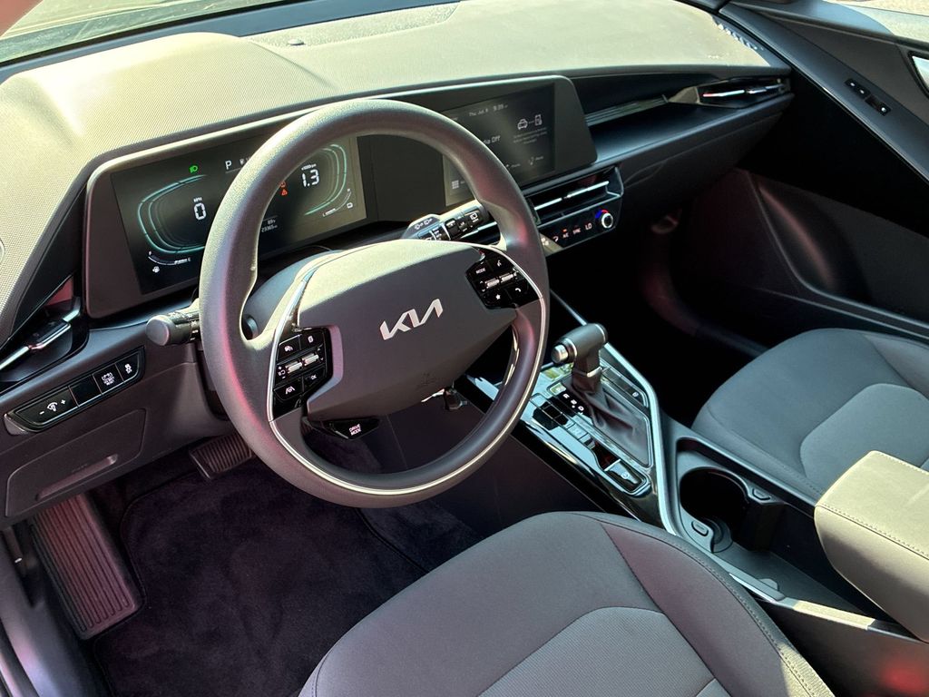 Thumbnail: 2025 Kia Niro - 25