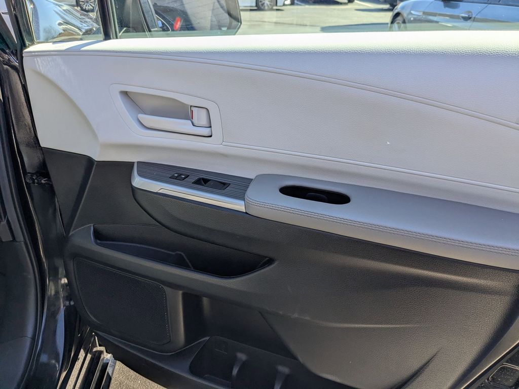 Thumbnail: 2025 Toyota Sienna - 29