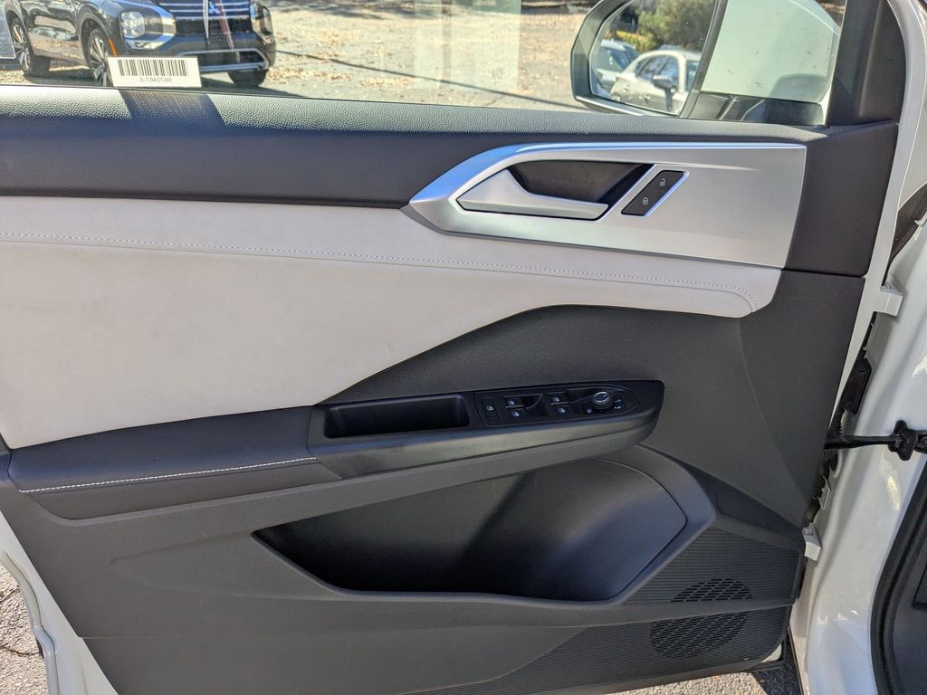 Thumbnail: 2025 Volkswagen Taos - 11