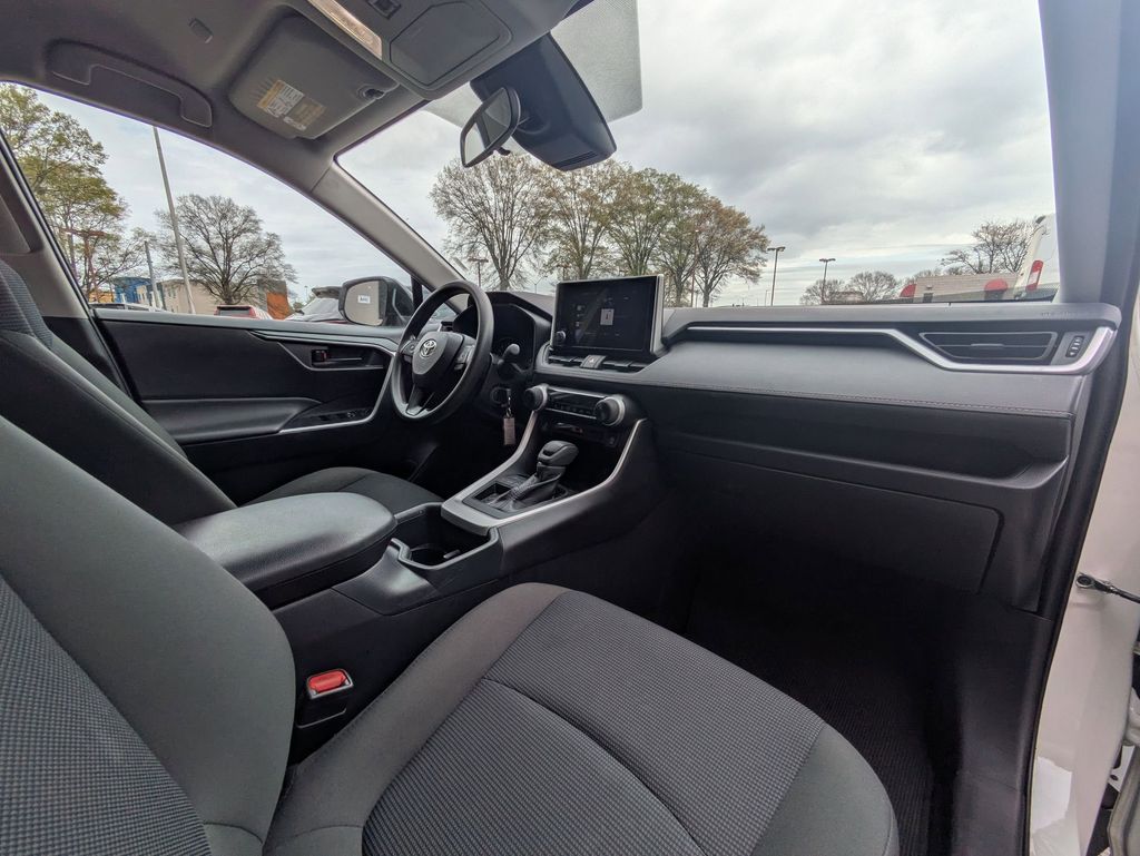 Thumbnail: 2025 Toyota RAV4 - 30