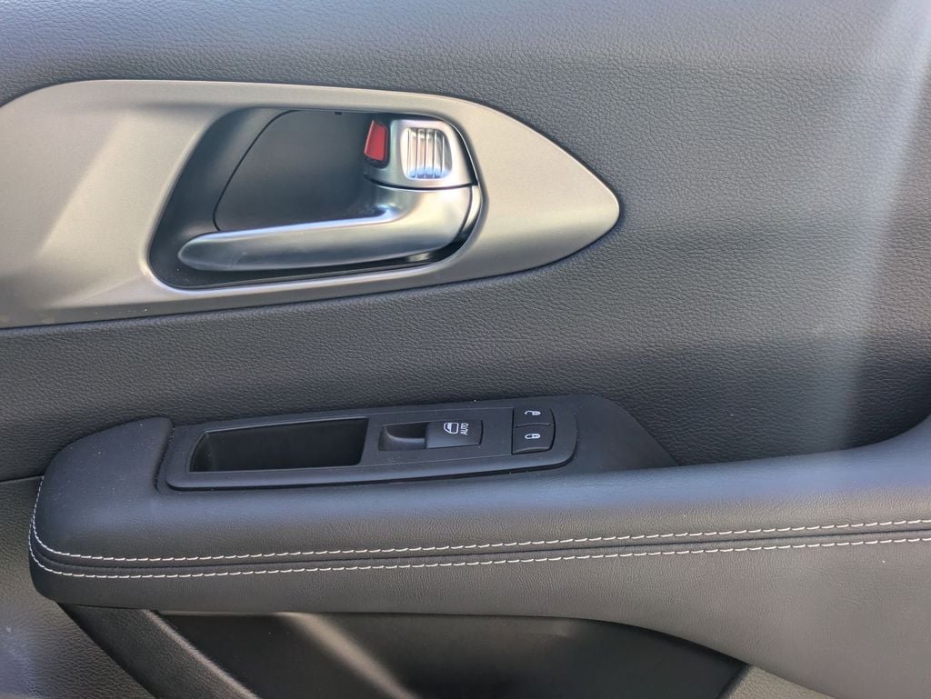 Thumbnail: 2025 Chrysler Pacifica - 32