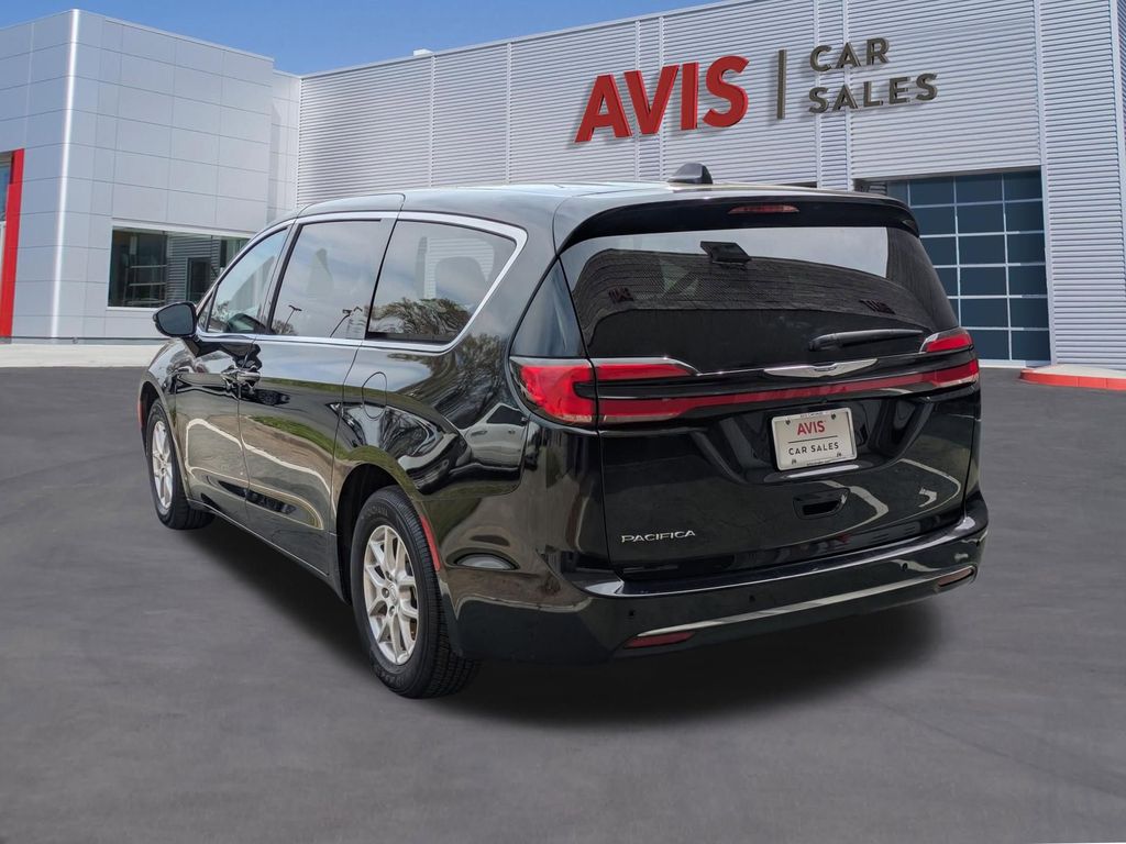Thumbnail: 2025 Chrysler Pacifica - 9
