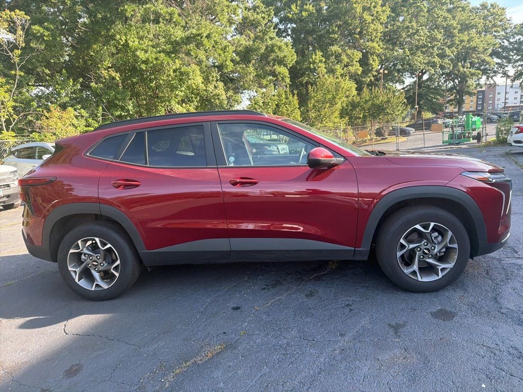 Thumbnail: 2025 Chevrolet Trax - 6
