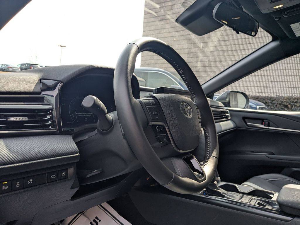 Thumbnail: 2025 Toyota Camry - 11