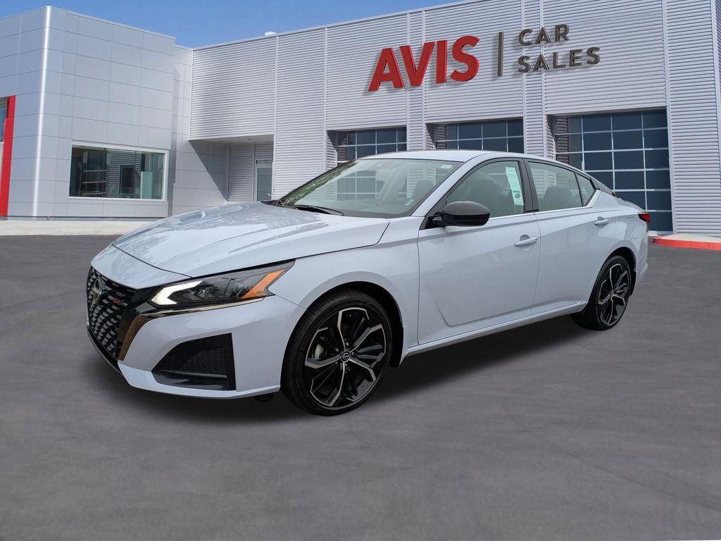 2025 Nissan Altima SR's photo