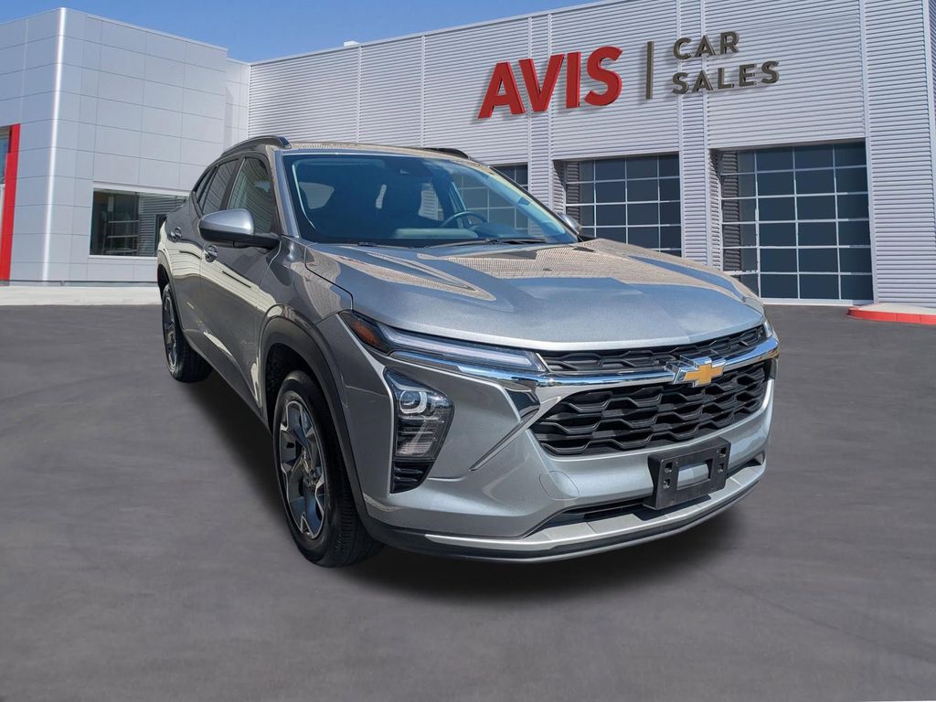 Thumbnail: 2025 Chevrolet Trax - 3