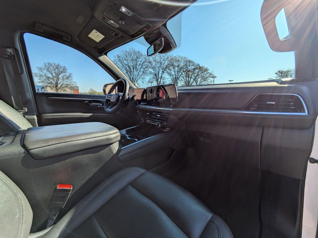 Thumbnail: 2025 Chevrolet Tahoe - 32