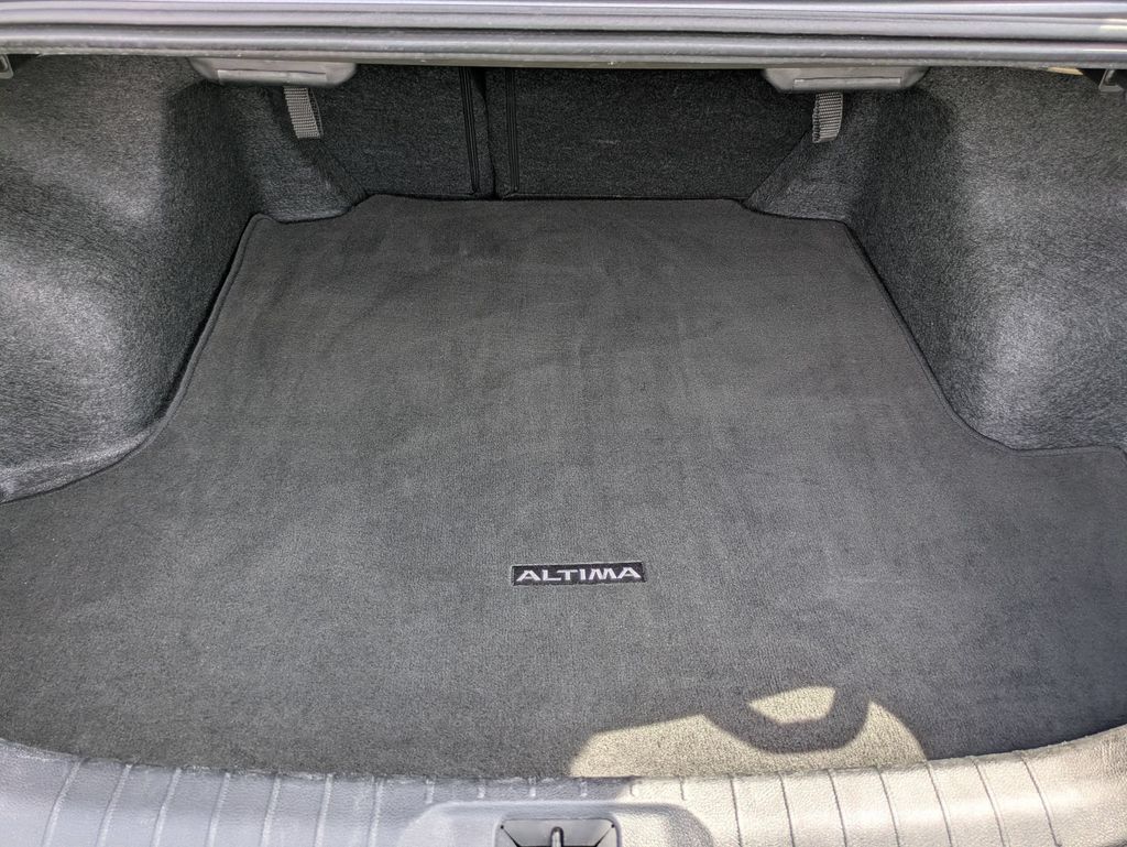 2025 Nissan Altima SR - Photo 28