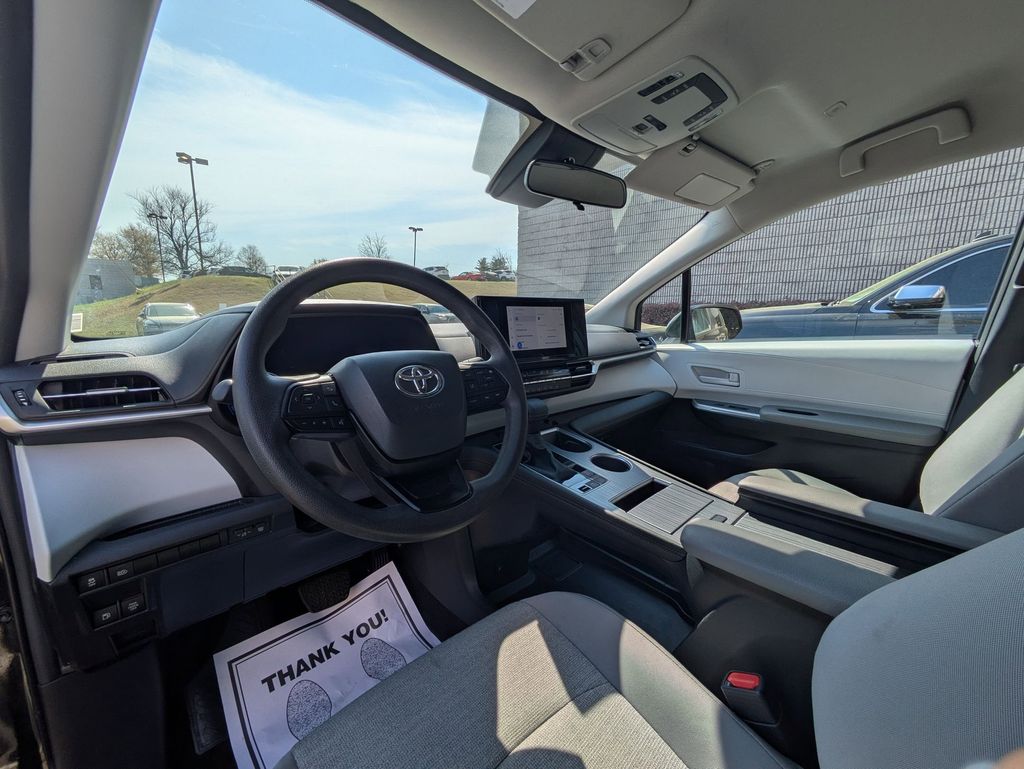 Thumbnail: 2025 Toyota Sienna - 15