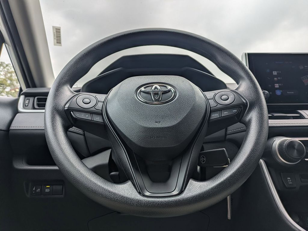 Thumbnail: 2025 Toyota RAV4 - 21