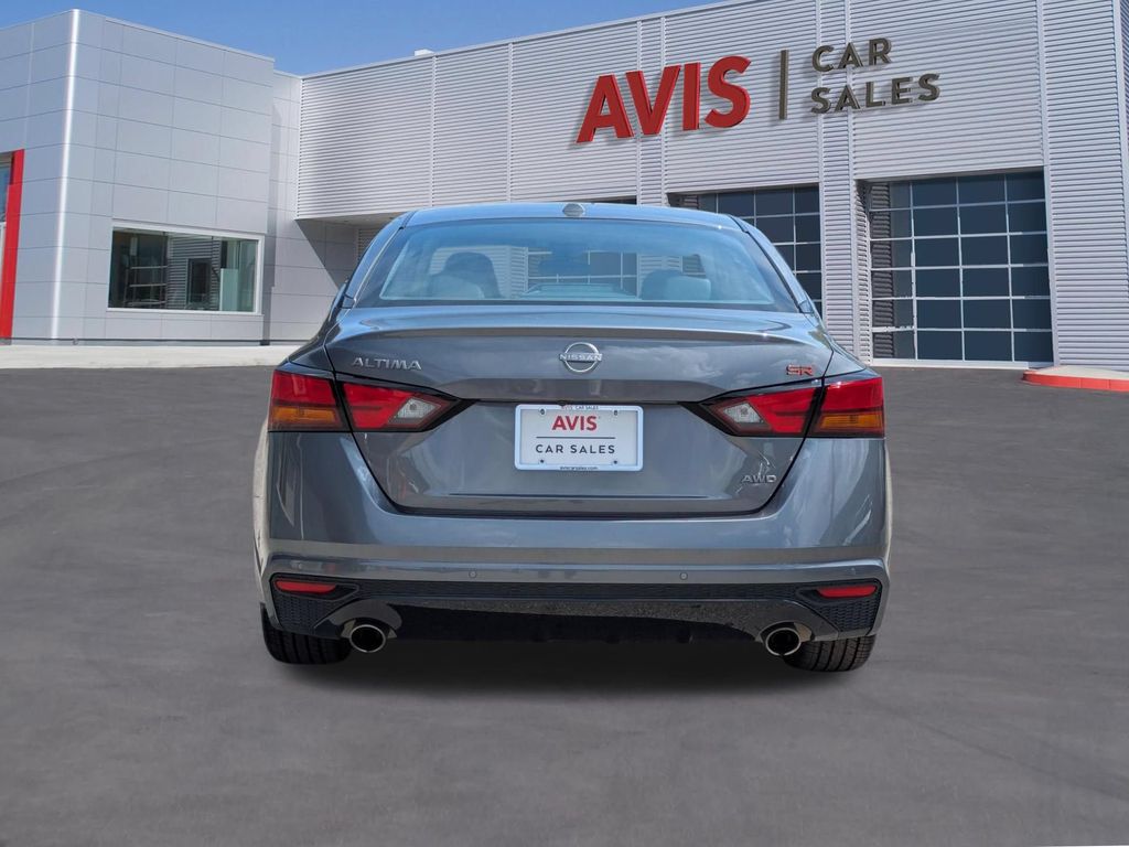 2025 Nissan Altima SR - Photo 7
