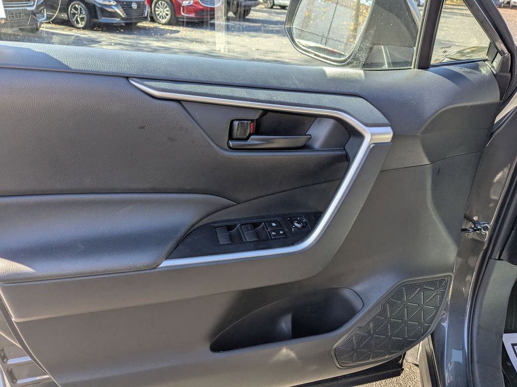 Thumbnail: 2025 Toyota RAV4 - 11