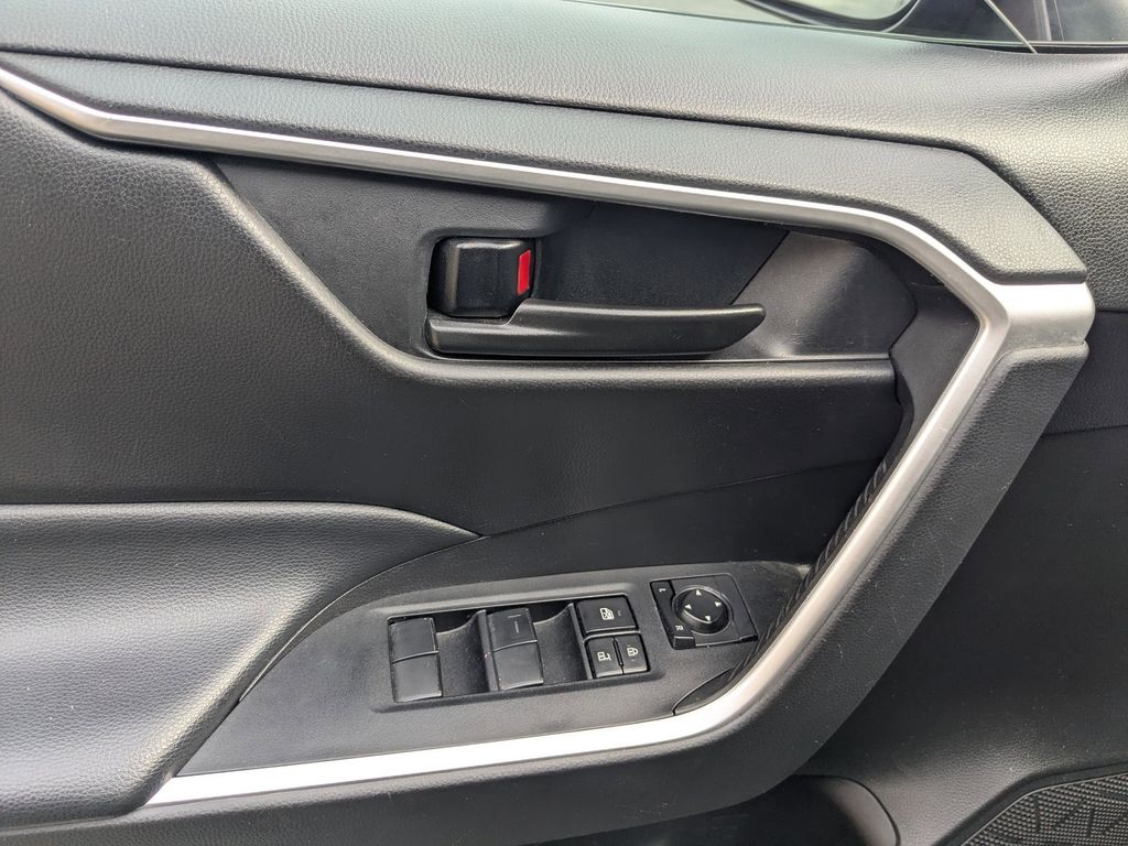 Thumbnail: 2023 Toyota RAV4 - 23