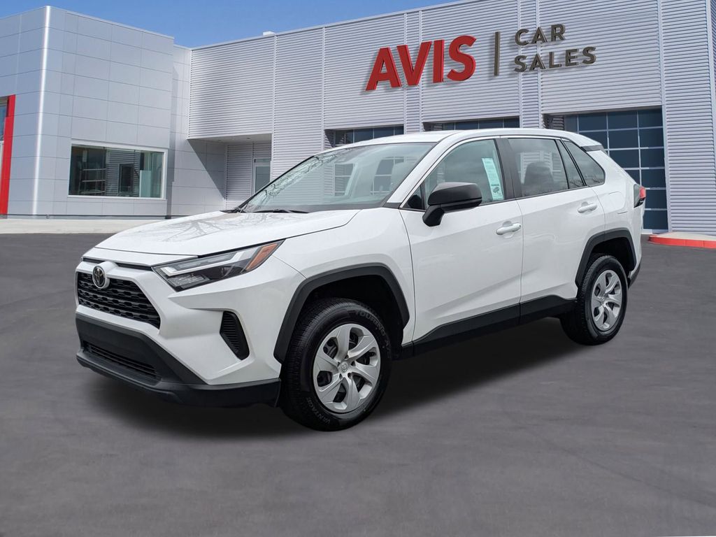 2024 Toyota RAV4 LE's photo