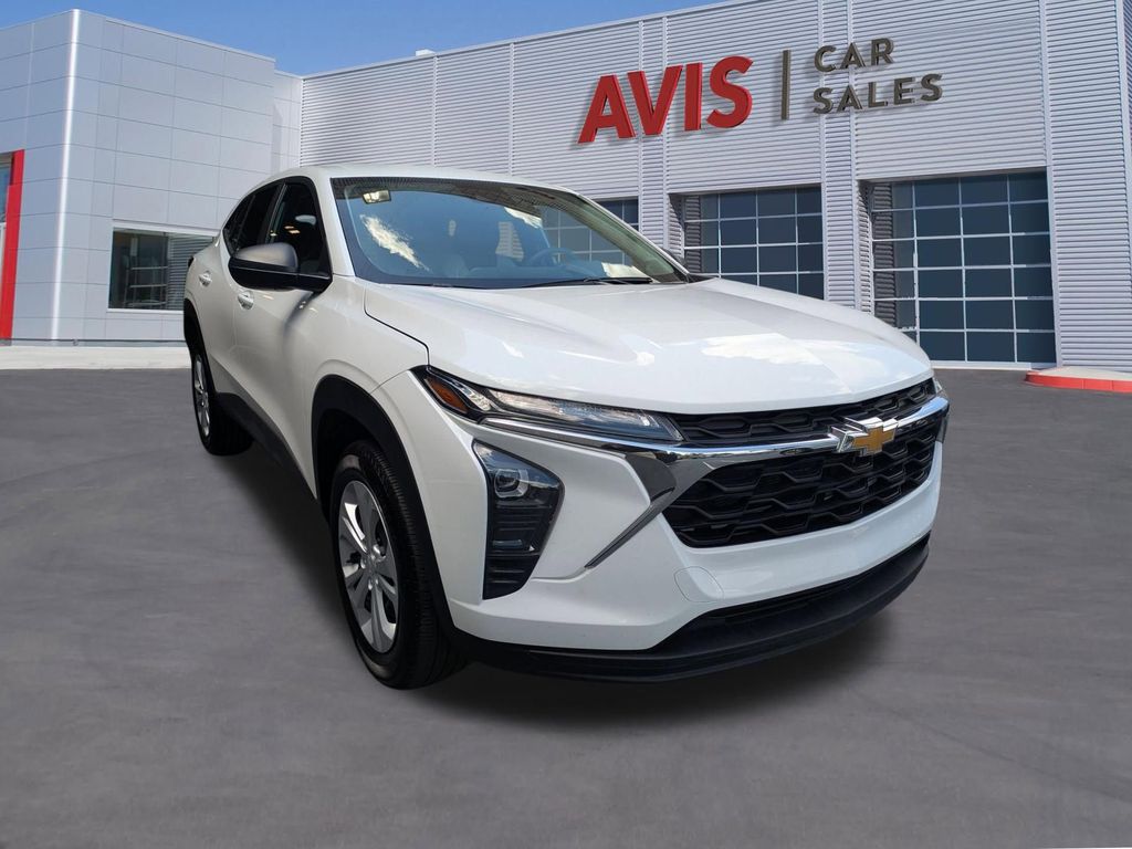 Thumbnail: 2025 Chevrolet Trax - 3