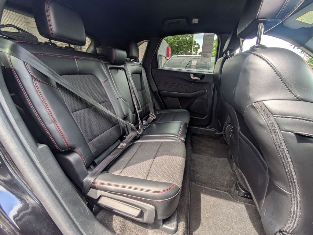 2025 Ford Escape ST-Line - Photo 29