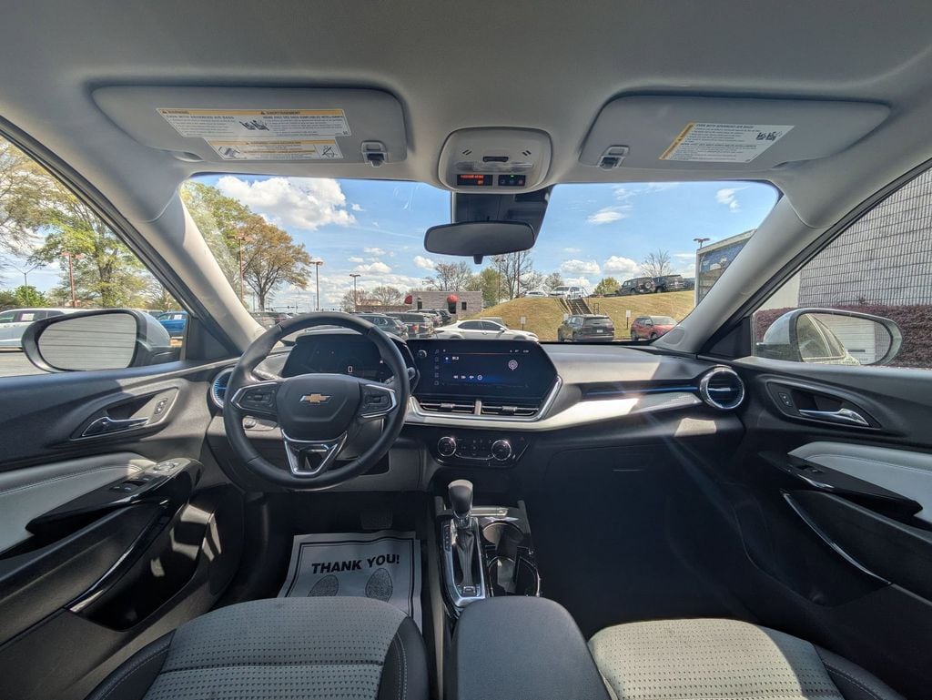 Thumbnail: 2025 Chevrolet Trax - 24