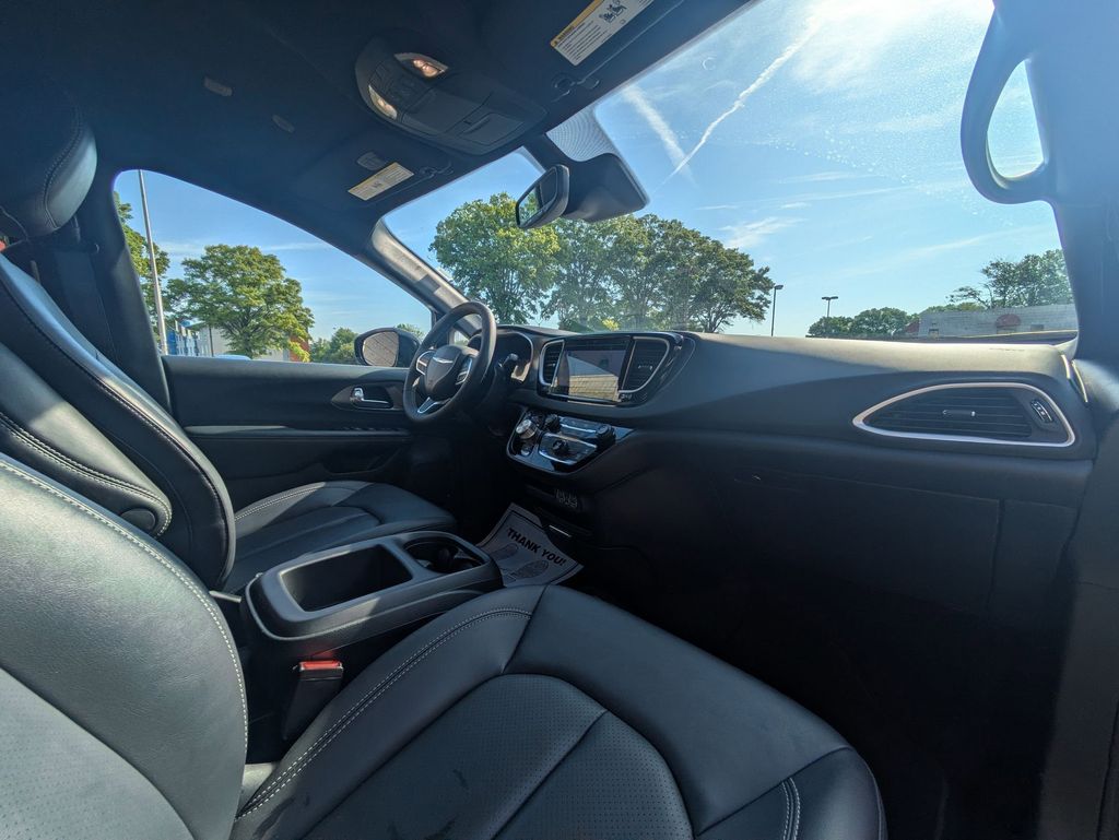 Thumbnail: 2025 Chrysler Pacifica - 30