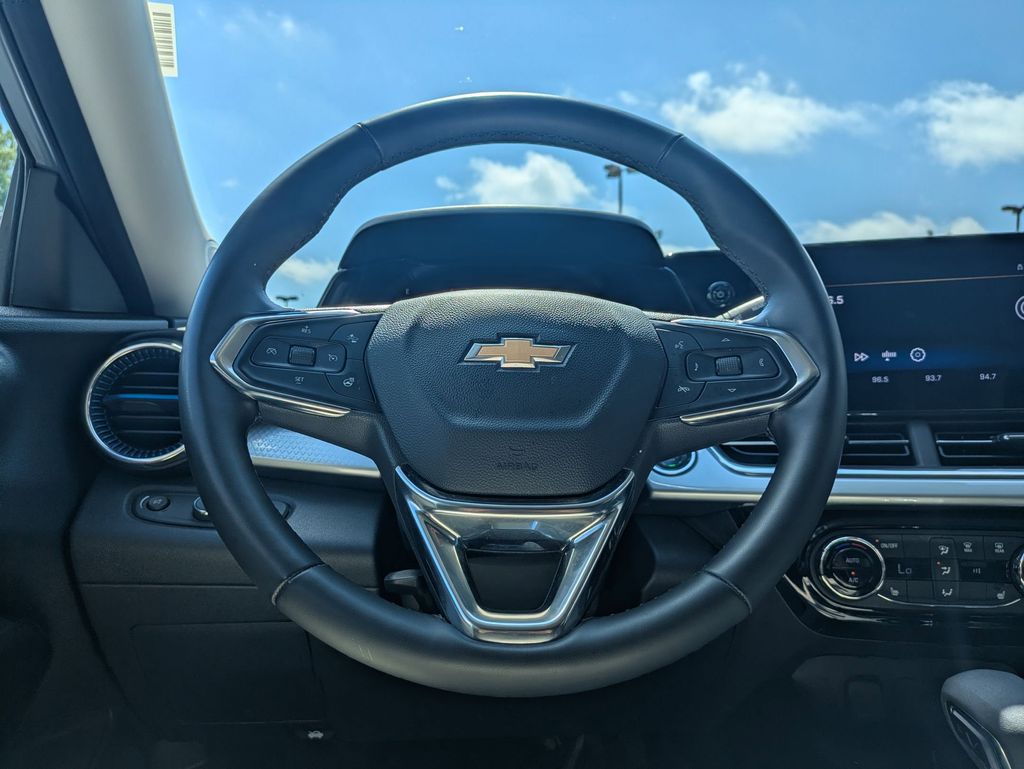 Thumbnail: 2025 Chevrolet Trax - 21