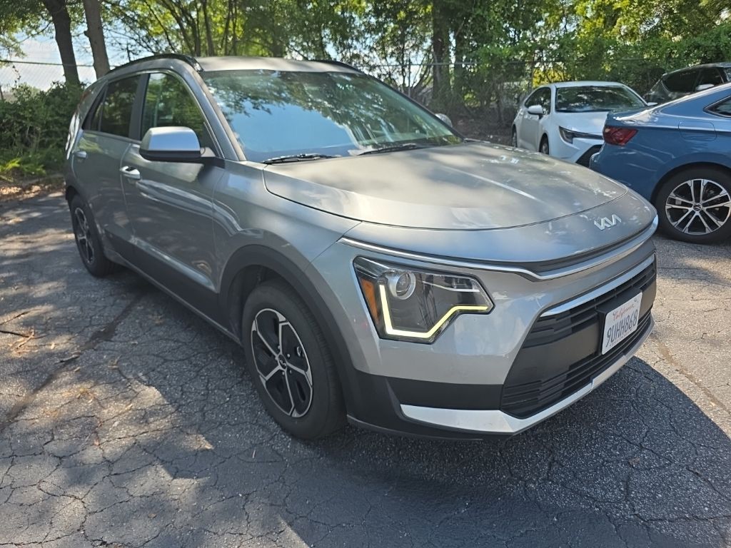 Thumbnail: 2025 Kia Niro - 3