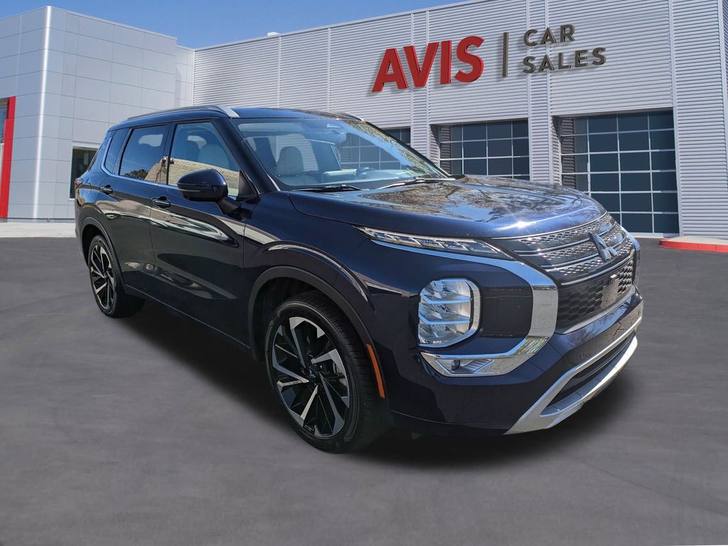 Thumbnail: 2024 Mitsubishi Outlander - 3