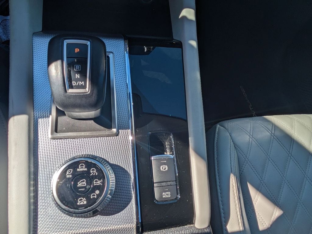 Thumbnail: 2024 Mitsubishi Outlander - 21