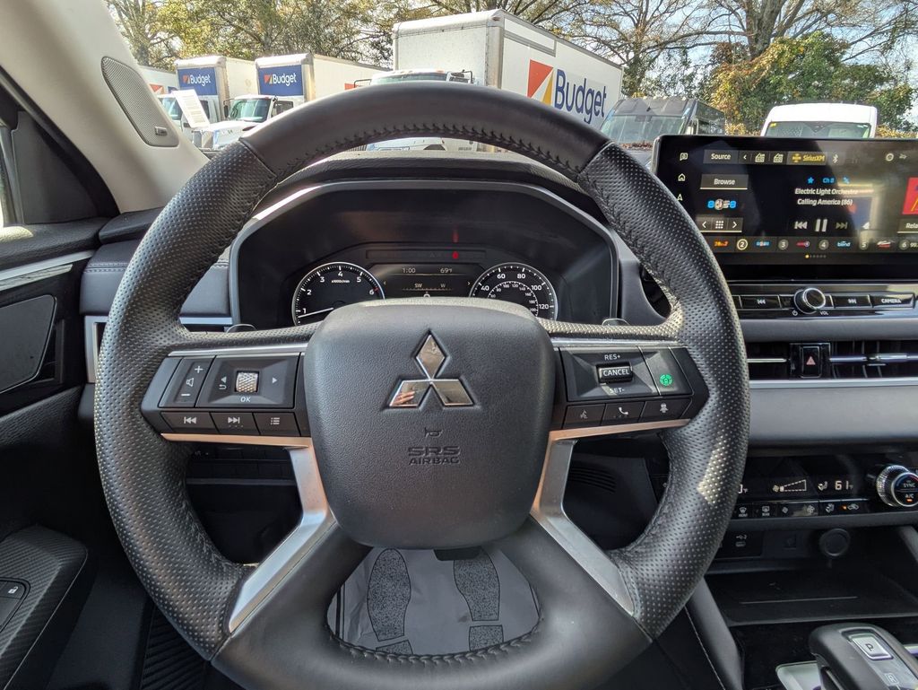 Thumbnail: 2025 Mitsubishi Outlander - 16