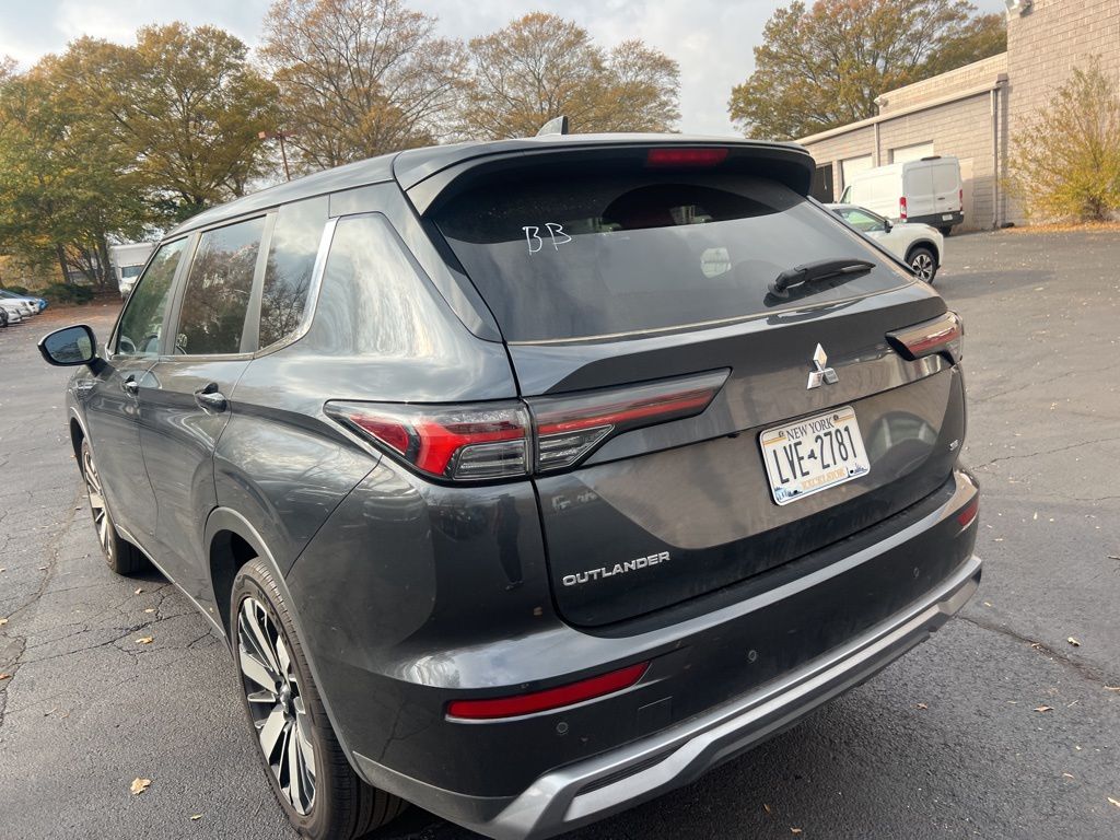 Thumbnail: 2025 Mitsubishi Outlander - 13