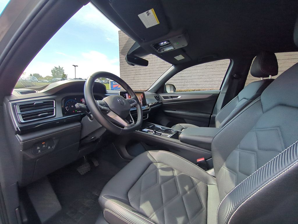 2025 Volkswagen Atlas Cross Sport SE w/Tech - Photo 12