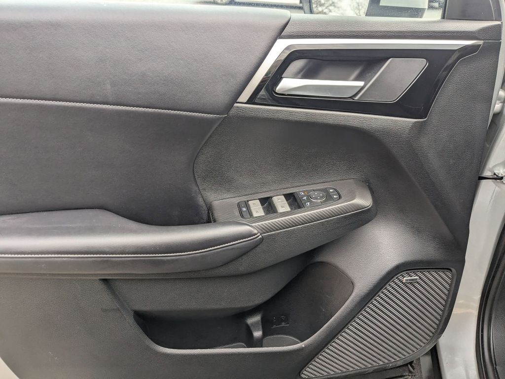 Thumbnail: 2025 Mitsubishi Outlander - 22