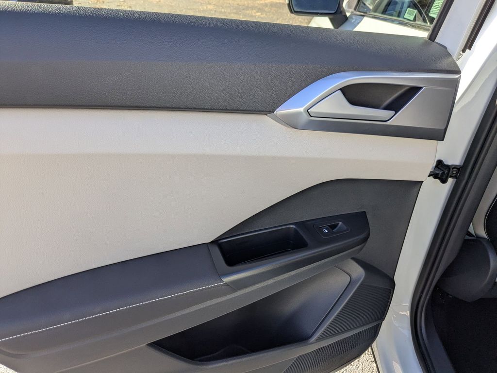 Thumbnail: 2025 Volkswagen Taos - 25