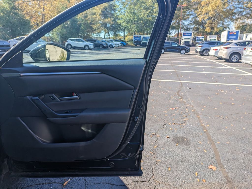 Thumbnail: 2025 Mazda CX-50 - 28