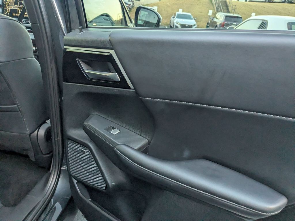 Thumbnail: 2025 Mitsubishi Outlander - 25