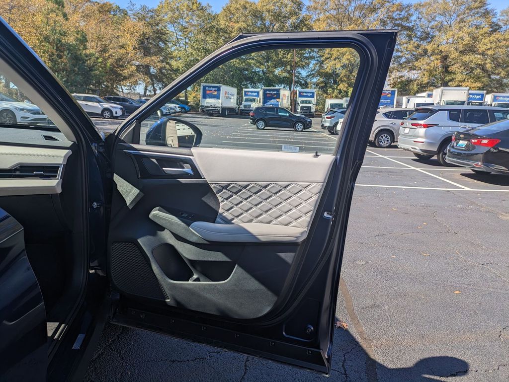 Thumbnail: 2024 Mitsubishi Outlander - 28