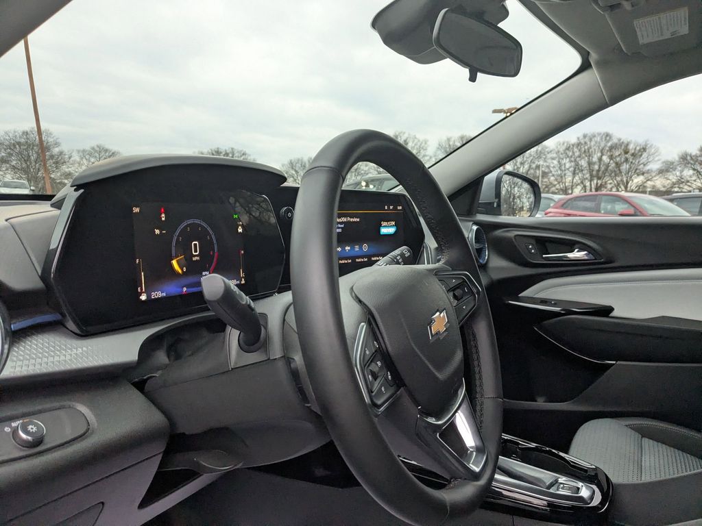 Thumbnail: 2025 Chevrolet Trax - 14