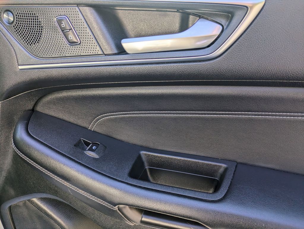 2024 Ford Edge Titanium 32