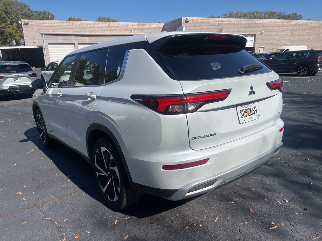 Thumbnail: 2024 Mitsubishi Outlander - 13