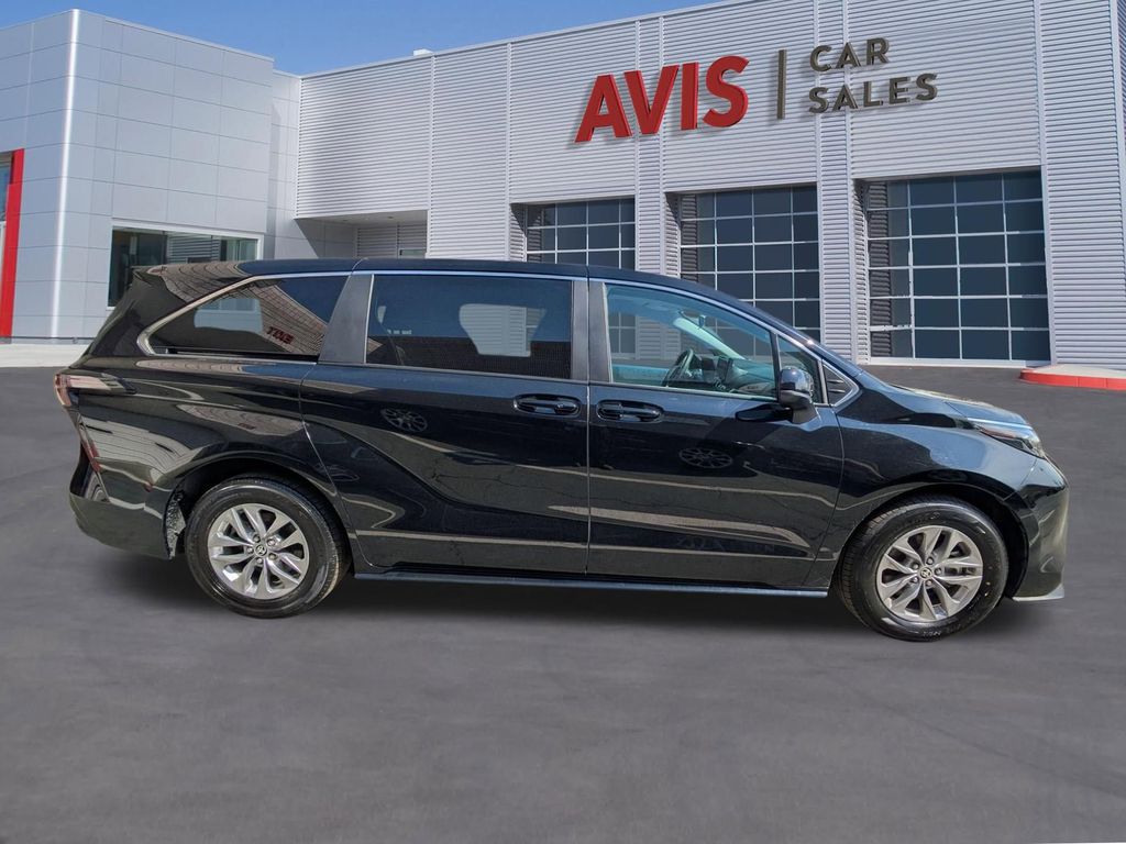Thumbnail: 2025 Toyota Sienna - 5