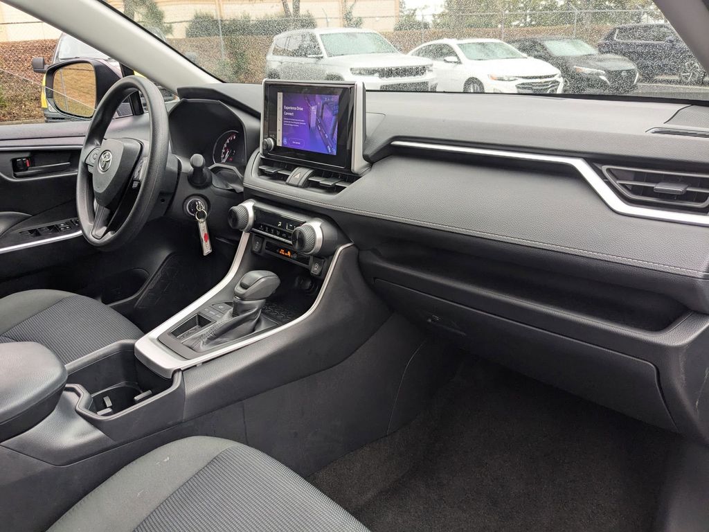 Thumbnail: 2025 Toyota RAV4 - 31