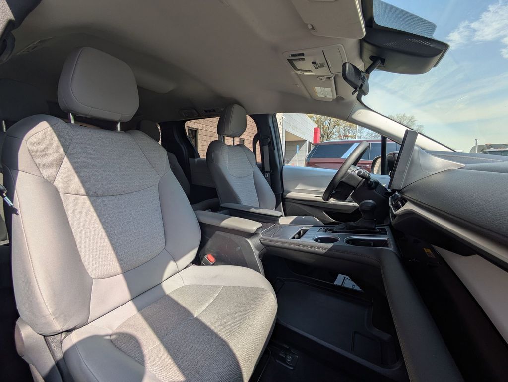 Thumbnail: 2025 Toyota Sienna - 29
