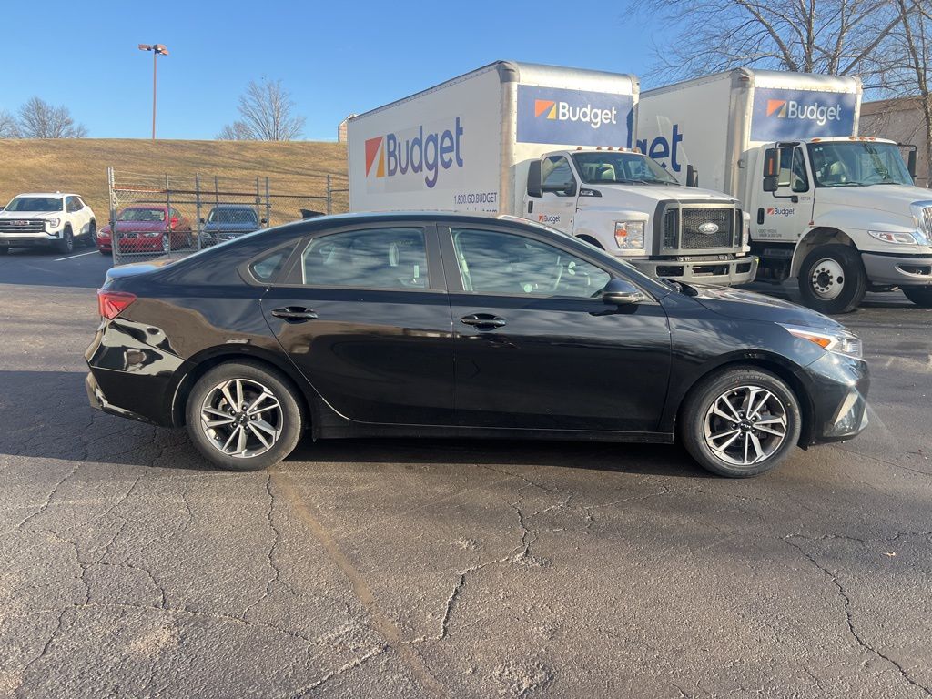 Thumbnail: 2023 Kia Forte - 10