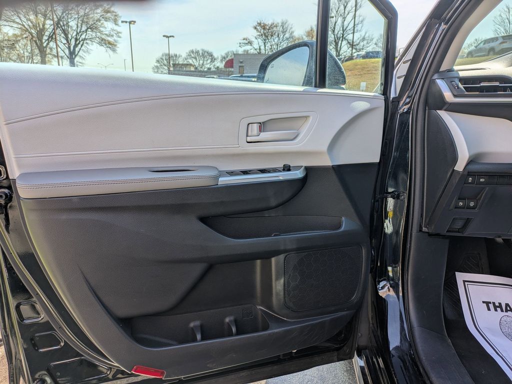 Thumbnail: 2025 Toyota Sienna - 11