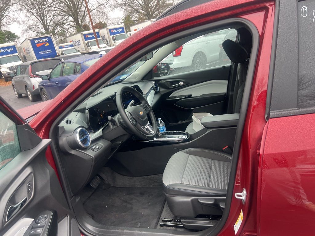 Thumbnail: 2025 Chevrolet Trax - 10