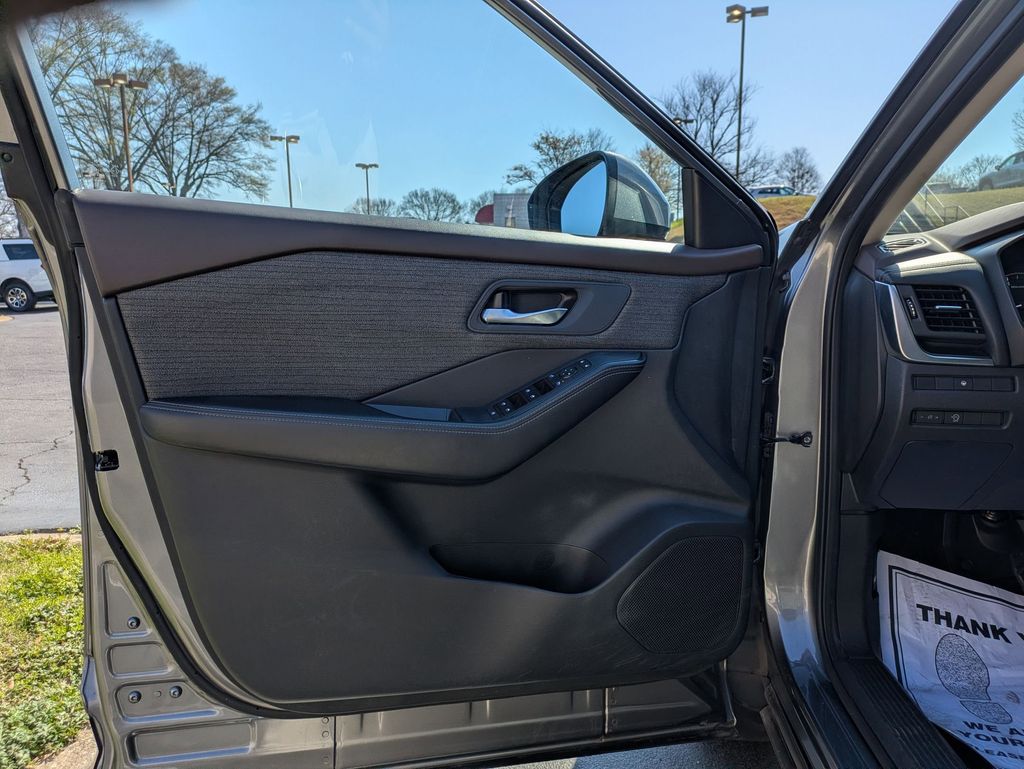 Thumbnail: 2023 Nissan Rogue - 11