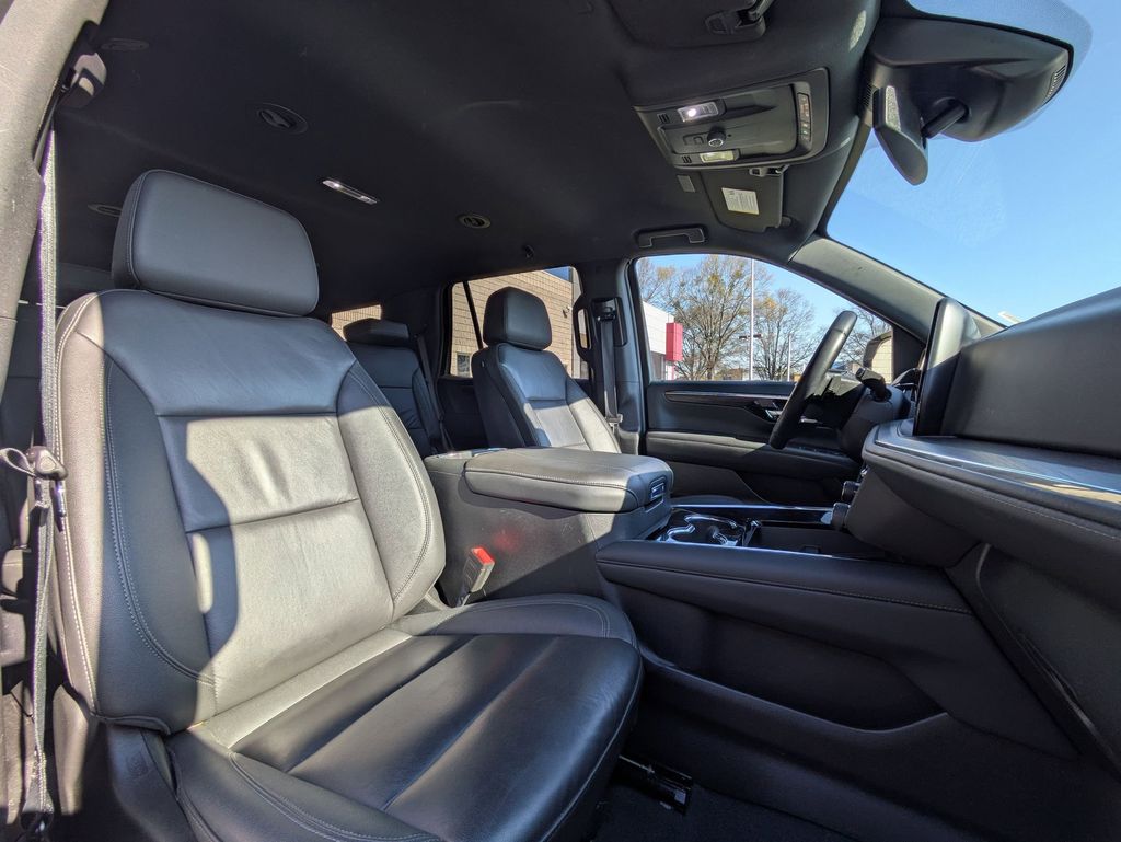 Thumbnail: 2025 Chevrolet Tahoe - 31